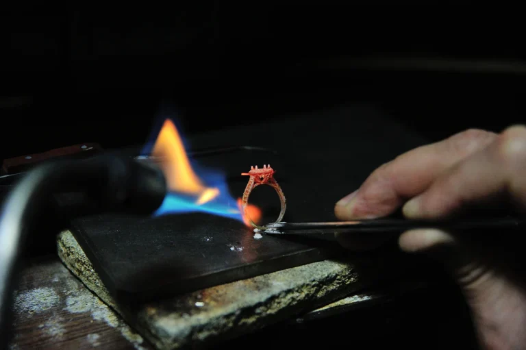 طلای آب‌شده چیست و چگونه بدون ریسک روی آن سرمایه‌گذاری کنیم؟